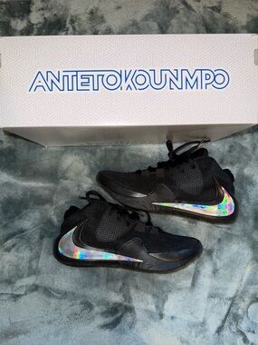 Nike Giannis Antetokounmpo’s Zoom Freak 1 Basketball Shoes and Iridescent Swoosh